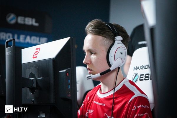 LOL官方全球战力榜：HLE第一，T1第二，BLG第四，TES第五